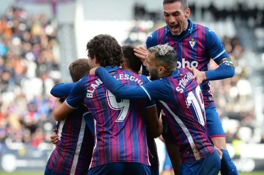 社交媒体上 社交媒体上